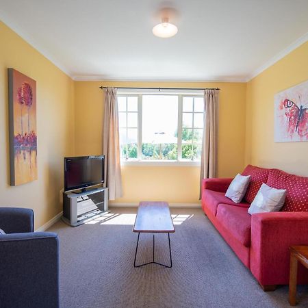 Blue Thistle Cottages Те-Анау Номер фото