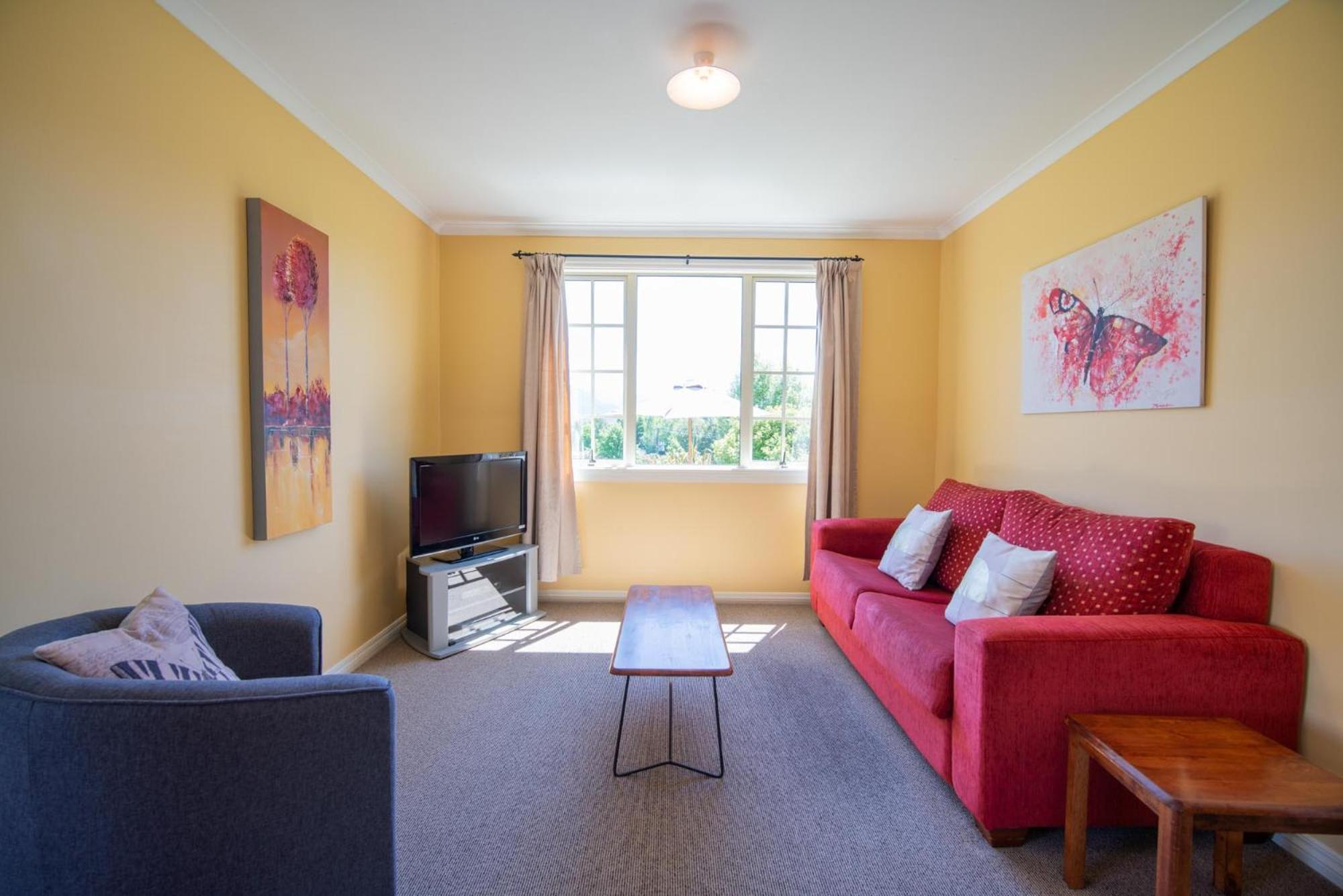 Blue Thistle Cottages Те-Анау Номер фото