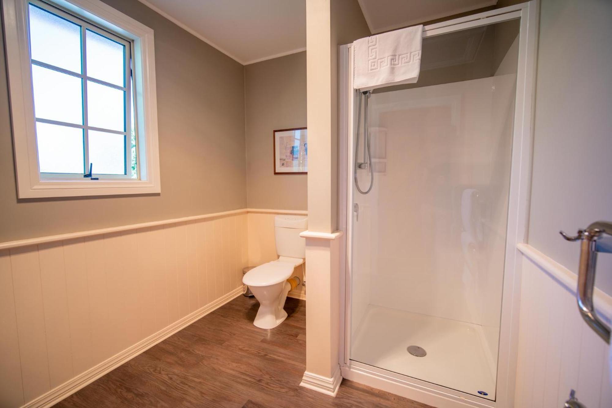 Blue Thistle Cottages Те-Анау Номер фото