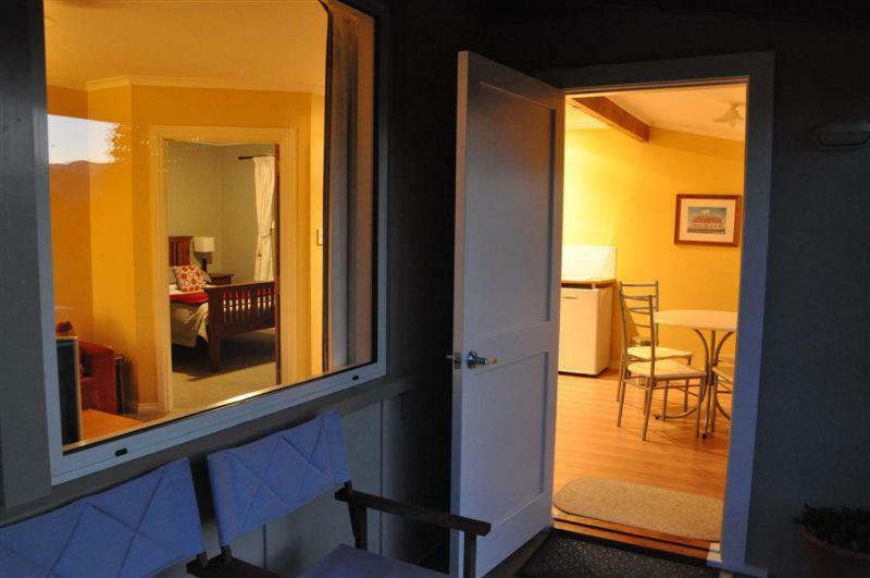 Blue Thistle Cottages Те-Анау Екстер'єр фото